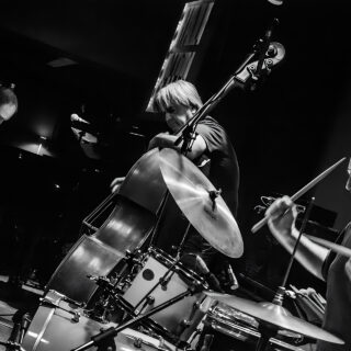 Ιδανικός χώρος, υπέροχη μουσική: Η τριήμερη γιορτή της τζαζ στο Θέατρο Πέτρας