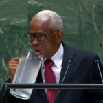 Ο πρόεδρος της Αϊτής ήπιε νερό από την κανάτα μιλώντας στον ΟΗΕ [ΒΙΝΤΕΟ]