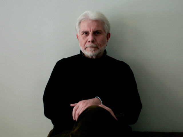 Ο Στέλιος Ελληνιάδης θυμάται τη νύχτα του πογκρόμ εναντίον των Ελλήνων της Κωνσταντινούπολης 