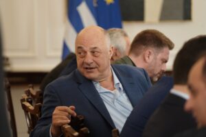Αχιλλέας Μπέος: Ζήτησε να σβηστούν τα ονόματα των θυμάτων των Τεμπών από το Σύνταγμα