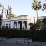 Διαμαρτυρία κτηνοτρόφων έξω από το Μέγαρο Μαξίμου [ΒΙΝΤΕΟ]