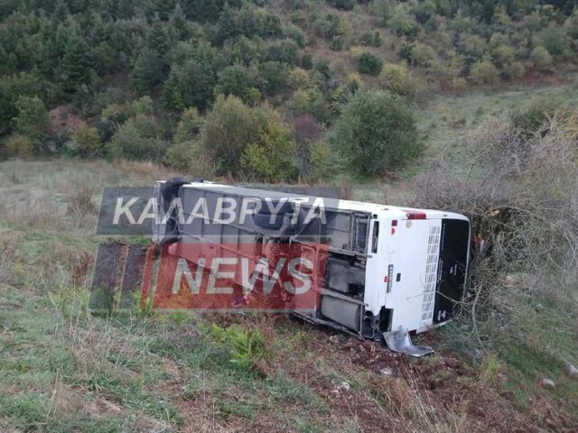 Καλάβρυτα: Ανετράπη υπεραστικό λεωφορείο – Μετέφερε μαθητές και εκπαιδευτικούς