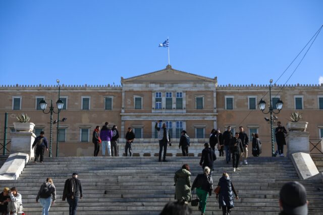 Στη Βουλή το προσχέδιο του προϋπολογισμού 2025