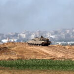 Γάζα: Ισραηλινά άρματα μάχης προχωρούν βαθύτερα στη Τζαμπάλια