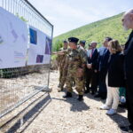 Ιταλία: Ξεκίνησε το πρώτο πλοίο που μεταφέρει αιτούντες άσυλο σε κλειστά κέντρα στην Αλβανία