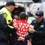 ΗΠΑ: Eβραίοι διαδήλωσαν για τη γενοκτονία στη Γάζα έξω από το Χρηματιστήριο της Νέας Υόρκης [ΒΙΝΤΕΟ]