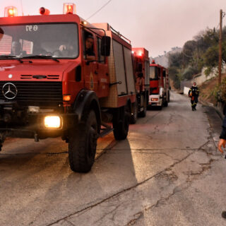 Φωτιά στην Κορινθία: Δύο τα μέτωπα της φωτιάς – Νέο 112 για εκκένωση