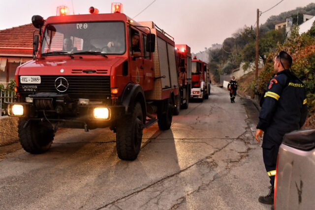 Φωτιά στην Κορινθία: Δύο τα μέτωπα της φωτιάς – Νέο 112 για εκκένωση