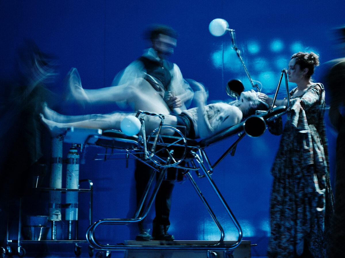 Παραστάσεις σε επανάληψη