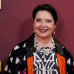 «Conclave»: Η Ιζαμπέλα Ροσελίνι μιλά για τον ρόλο της ως Αδελφή Agnes στην νέα της ταινία