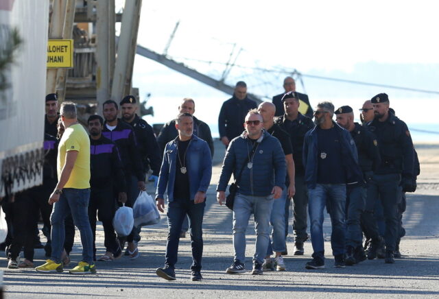 Έφτασαν στην Αλβανία 8 αιτούντες άσυλο από την Ιταλία