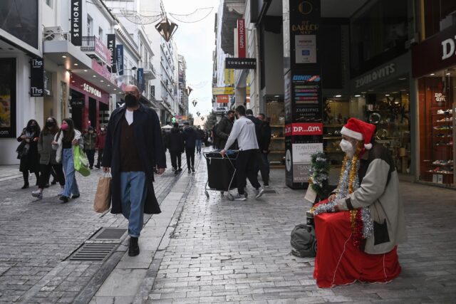 Ακρίβεια: Πώς θα ψωνίσουν οι Έλληνες τα Χριστούγεννα