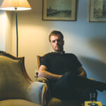 To Παιδί Τραύμα κυκλοφορεί τρία νέα τραγούδια για την παράσταση «Άτλας τη δεκαετίας του 2000»