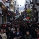 Κορυφώνεται η κίνηση στην εορταστική αγορά