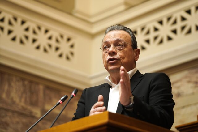 Σ. Φάμελλος: «Η Αδειλίνη να ξαναδιαβάσει την διάκριση των εξουσιών»