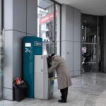 Σήμερα η καταβολή εφάπαξ ενίσχυσης σε συνταξιούχους και του επιδόματος κοινωνικής αλληλεγγύης