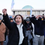 Νότια Κορέα: Σε κατάσταση σοκ, οι κάτοικοι της Σεούλ επιστρέφουν στην καθημερινότητά τους