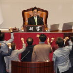 Νότια Κορέα: Το κοινοβούλιο ενέκρινε την καθαίρεση του υπηρεσιακού προέδρου