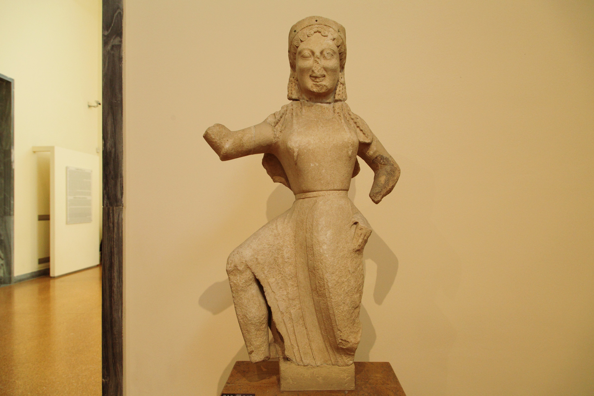 Μαρμάρινο άγαλμα Νίκης από τη Δήλο, Κυκλάδες. Γύρω στο 550 π.Χ. Αρχαιολογικό Μουσείο Αθηνών, Δεκέμβριος 2024.