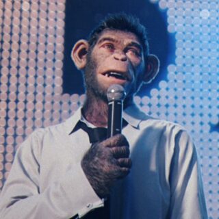 Ο Ρόμπι Γουίλιαμς δίνει μια πρώτη γεύση της ταινίας Better Man με το δικό του τρόπο