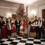 Χριστουγεννιάτικα κάλαντα στην πολιτειακή και πολιτική ηγεσία [ΒΙΝΤΕΟ]