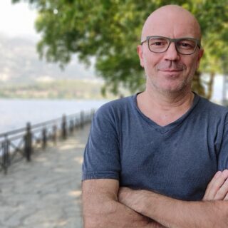 Ο διευθυντής του φεστιβάλ Δράμας, Γιάννης Σακαρίδης, ανακοινώνει πως η συντηρητική νέα διοίκηση του φεστιβάλ δεν ανανεώνει την θητεία του