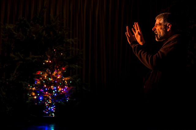 ΚΠΙΣΝ: Οι «Χριστουγεννιάτικες Ιστορίες» του Κάρολου Ντίκενς έρχονται στον Φάρο