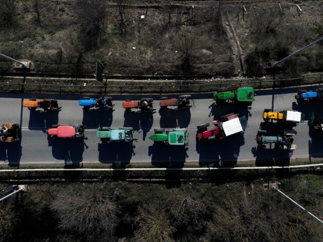 Λάρισα: Συνεχίζονται οι αγροτικές κινητοποιήσεις