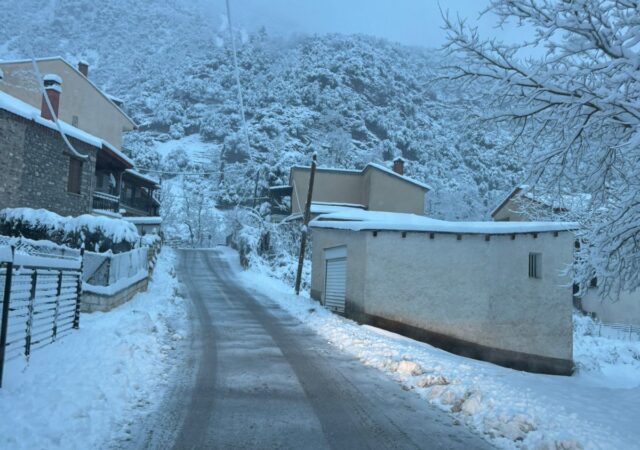 Ισχυρές χιονοπτώσεις στον Δήμο Μετεώρων – Χωρίς ρεύμα περισσότερα από 10 χωριά