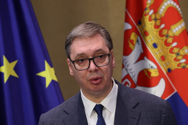 Σερβία: Ο Βούτσιτς ζητά δημοψήφισμα για τη διακυβέρνησή του