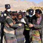 Θιβέτ: Μάχη ενάντια στον χρόνο δίνουν οι διασώστες για τον εντοπισμό εγκλωβισμένων