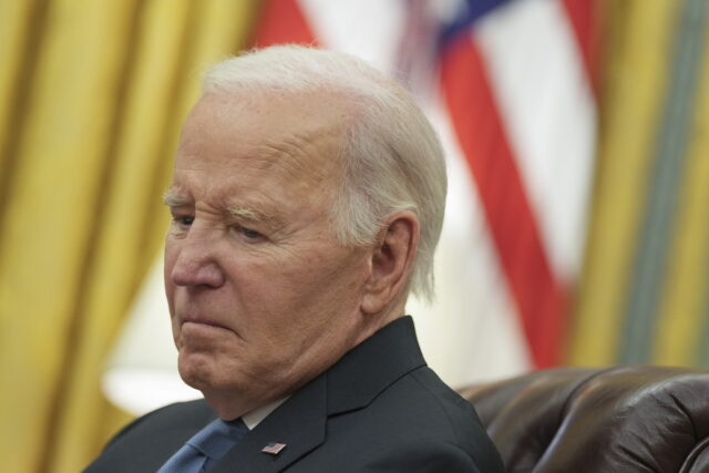 ΗΠΑ: Ο Τζο Μπάιντεν απονέμει χάρη στον Αντονι Φάουτσι