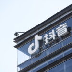 ΗΠΑ: Ο Τραμπ αναβάλλει την εφαρμογή του νόμου που απαγορεύει τη λειτουργία του TikTok