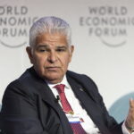 Ο πρόεδρος του Παναμά απαντά από το Νταβός στον Τραμπ για τη Διώρυγα