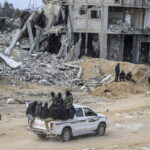 Εσωτερικά εκτοπισμένοι Παλαιστίνιοι επιστρέφουν στη βόρεια Γάζα