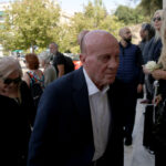 Διασωληνωμένος στη ΜΕΘ εξακολουθεί να νοσηλεύεται ο Μίμης Δομάζος