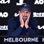 Australian Open: Εγκατέλειψε τον αγώνα ο Τζόκοβιτς, στον τελικό ο Ζβέρεφ