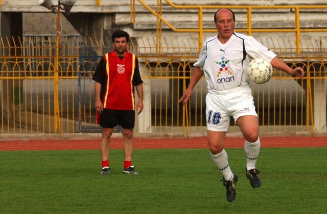 Πέθανε ο Μίμης Δομάζος