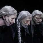 «Οι Γριές που Μαζεύουν την Τσουκνίδα»: Νέες ημερομηνίες για την παράσταση στο Θέατρο Σταθμός