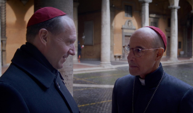 Ο συγγραφέας του «Conclave» συγκρίνει τη διαδικασία εκλογής πάπα με ριάλιτι σόου