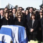 Κηδεία Κώστα Σημίτη: Ενταφιάστηκε δίπλα στον Ανδρέα Παπανδρέου