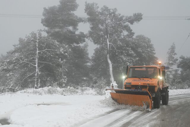 Λάρισα: Σε εξέλιξη χιονόπτωση στα ορεινά του νομού