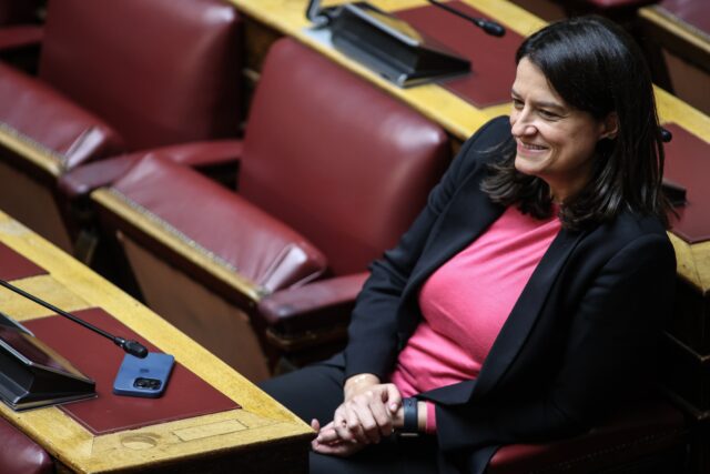 Αύξηση κατώτατου μισθού: H εξειδίκευση από τη Νίκη Κεραμέως