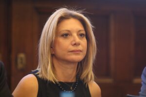 Μαρία Καρυστιανού: Έφοδος του ΣΔΟΕ στα γραφεία του Συλλόγου Θυμάτων Τεμπών