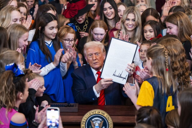 ΗΠΑ: Διάταγμα Τραμπ ενάντια στην «προκατάληψη κατά των χριστιανών»