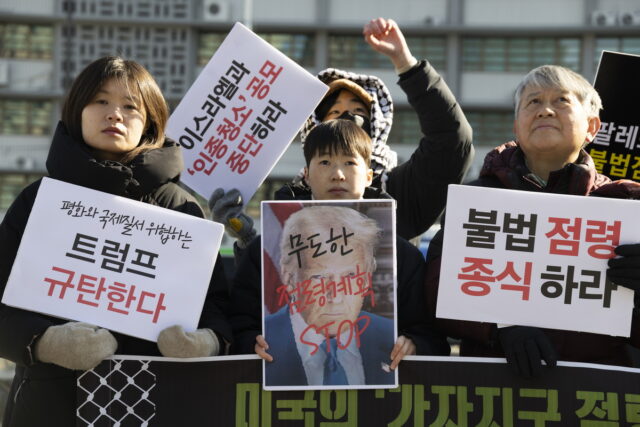 Διεθνής κατακραυγή ενάντια στον εκτοπισμό των Παλαιστινίων – Επιμένει στο πλάνο του για τη Γάζα ο Τραμπ