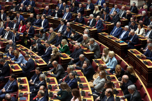 Βουλή: Στιγμιότυπα από την τέταρτη ψηφοφορία για την εκλογή ΠτΔ