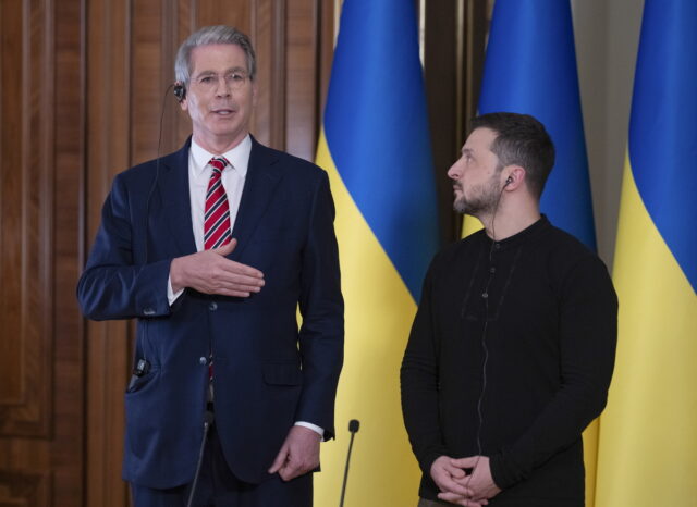 Ζελένσκι: «Καμία ειρηνευτική συμφωνία χωρίς την Ουκρανία»