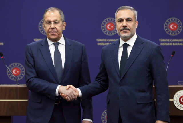 Συνάντηση Φιντάν με Λαβρόφ: Οι όροι που θέτει η Μόσχα για τον τερματισμό του πολέμου στην Ουκρανία