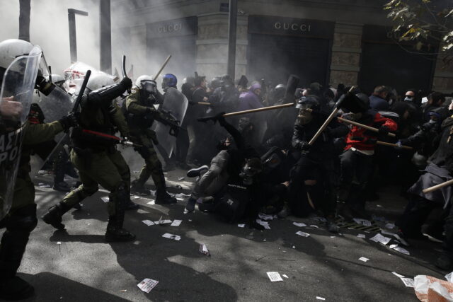 Ελεύθεροι οι επτά από τους 14 που συνελήφθησαν πριν τη συγκέντρωση για τα Τέμπη
